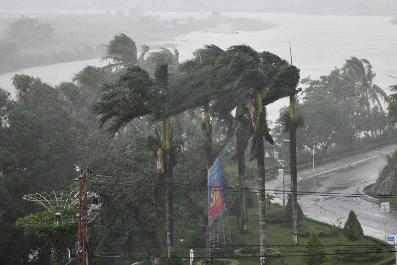 Dua tewas, 26 hilang saat Topan Molave menghantam Vietnam